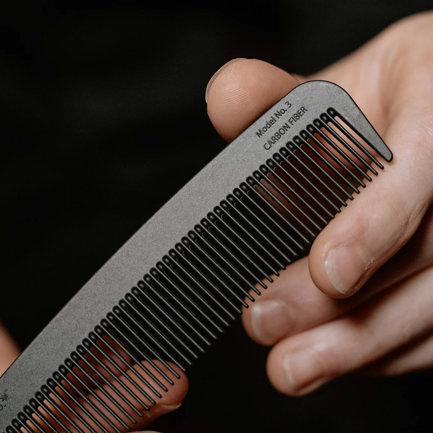 Chicago Comb - Model No. 3 - Carbon Fiber - Handgefertigter Kamm aus Kohlefasern