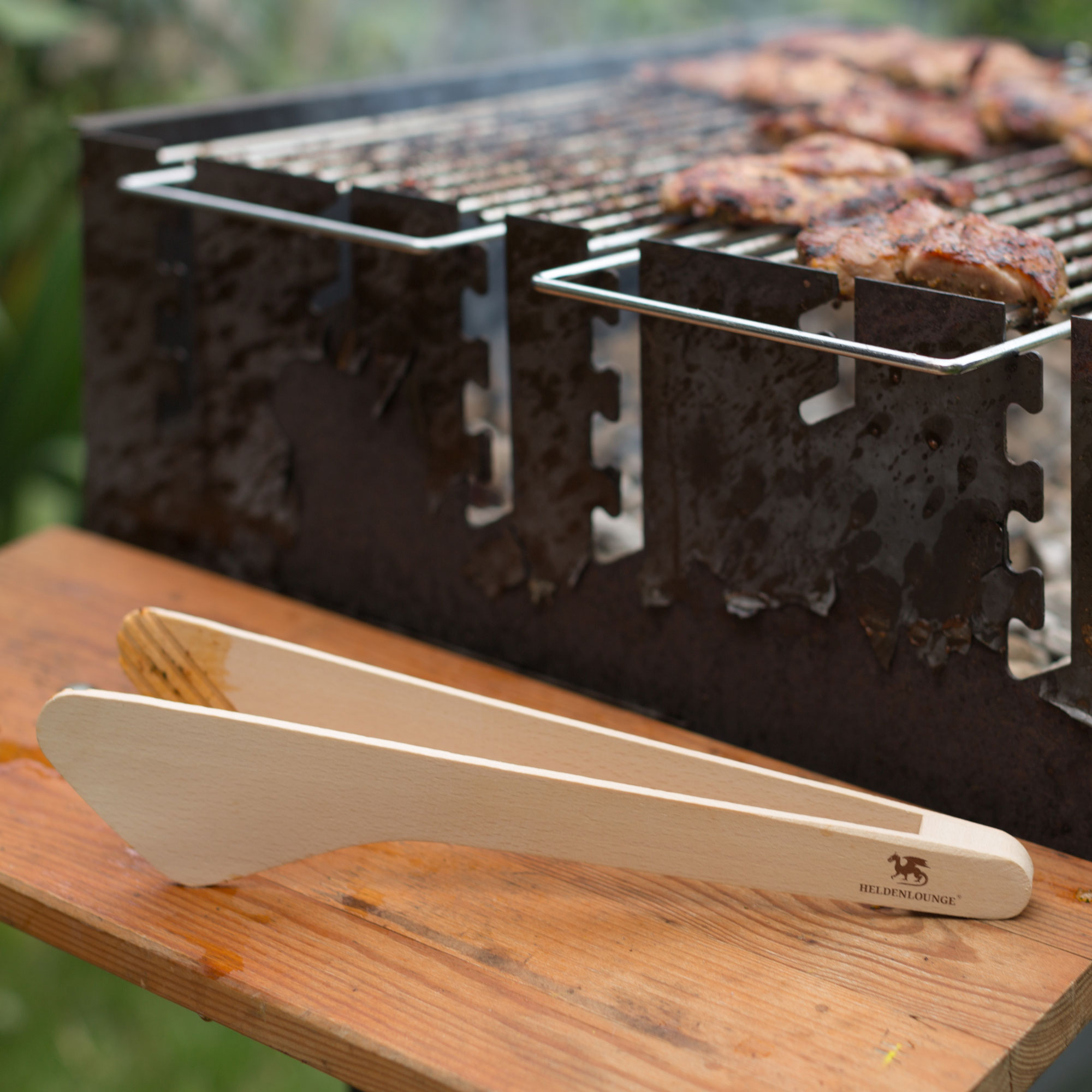 Heldenlounge Grillzange